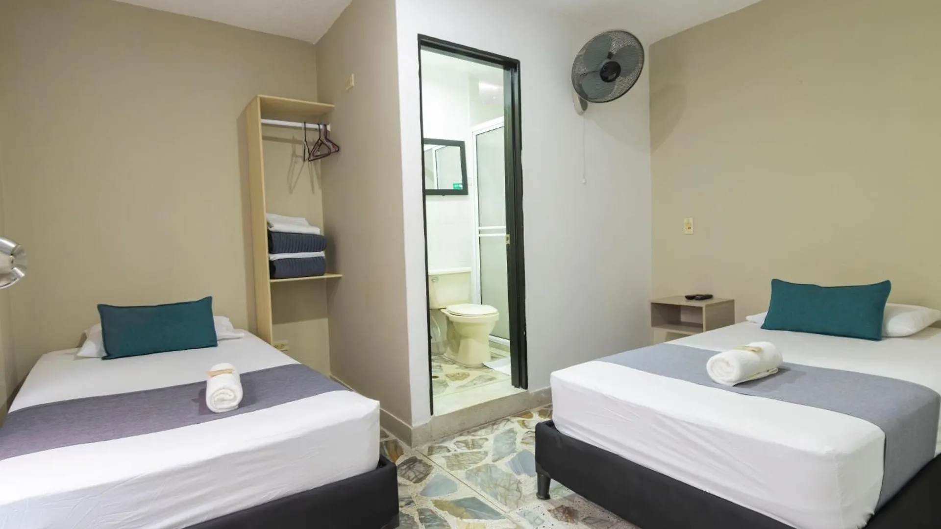 Ayenda 1228 Balcones De La 70 Hotel Medellin 3*,